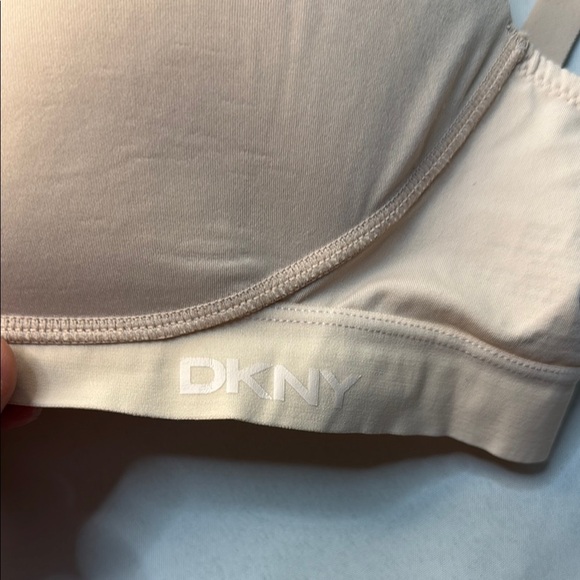 DKNY Women's Cream Bra, size Large, Preowned - Picture 3 of 10